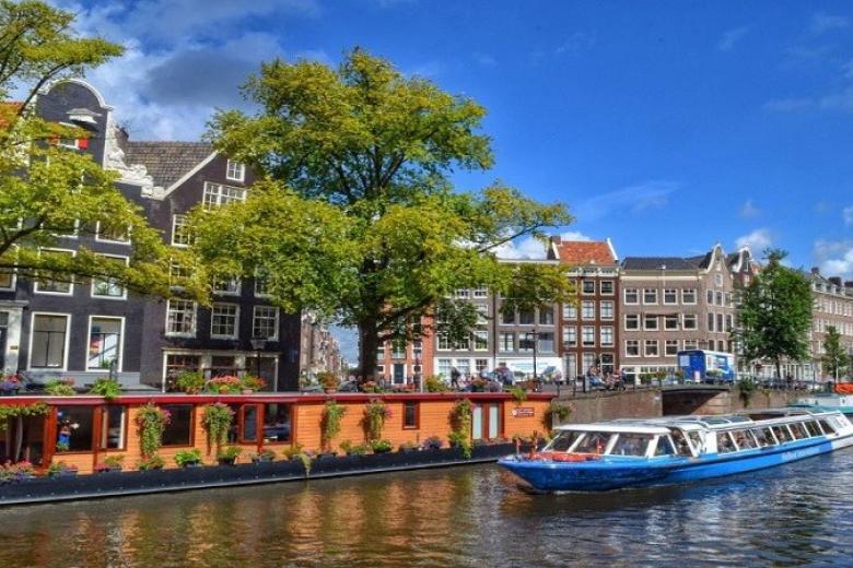 Du thuyền trên kênh đào Amsterdam