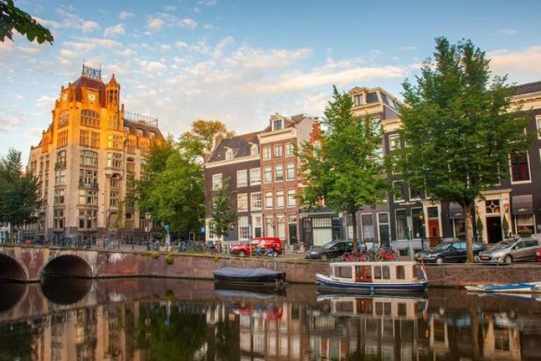 Du thuyền trên kênh đào Amsterdam