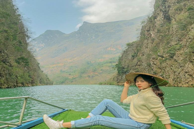 Du thuyền trên sông Nho Quế