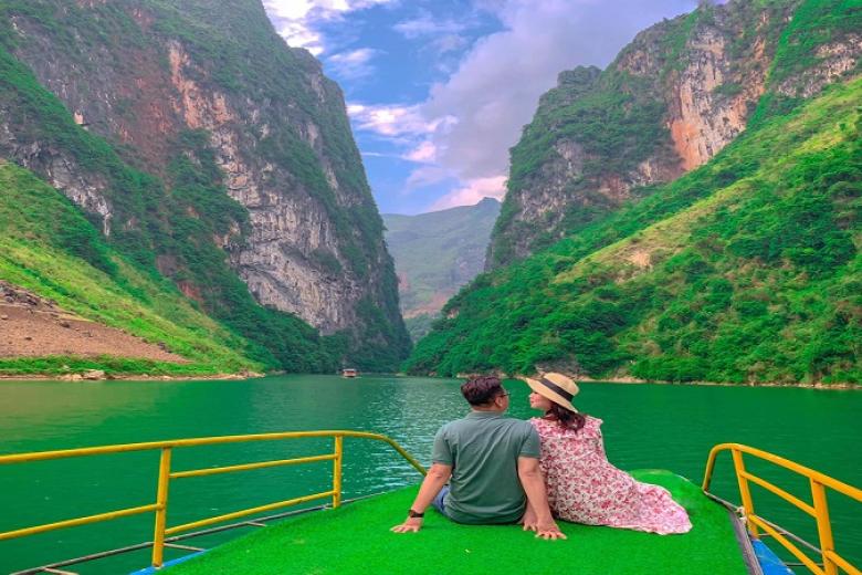 Du thuyền trên sông Nho Quế