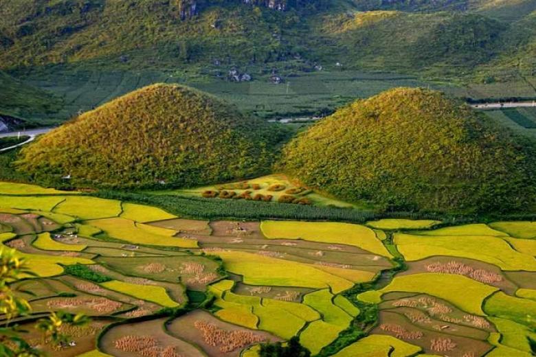 Núi đôi Quản Bạ