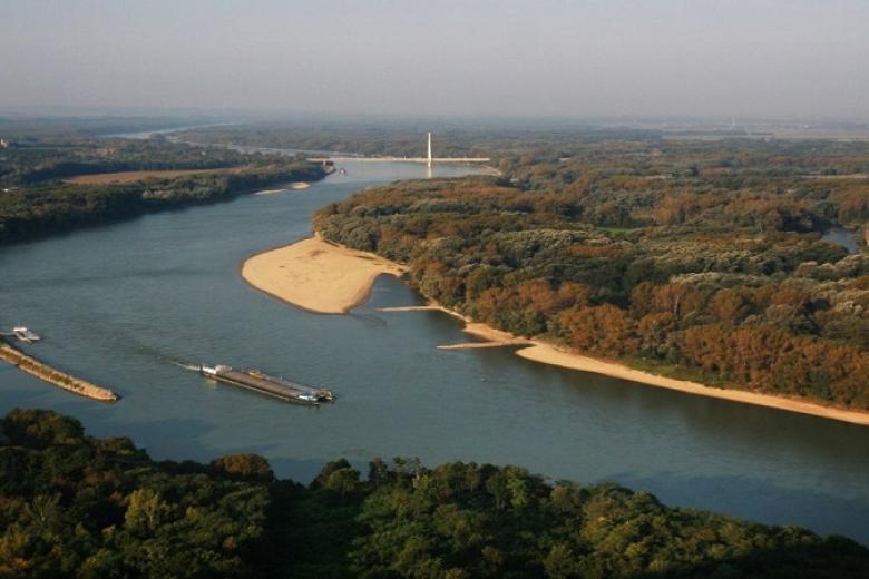 Du thuyền ngắm cảnh sông Danube