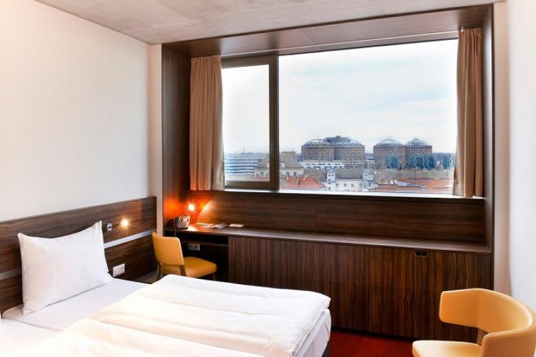 Simm’s Hotel