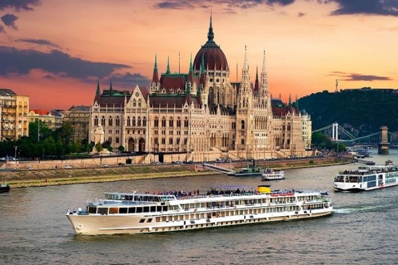 Du thuyền ngắm cảnh sông Danube về chiều