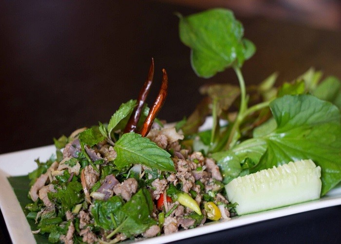 Salad thịt bằm Larb