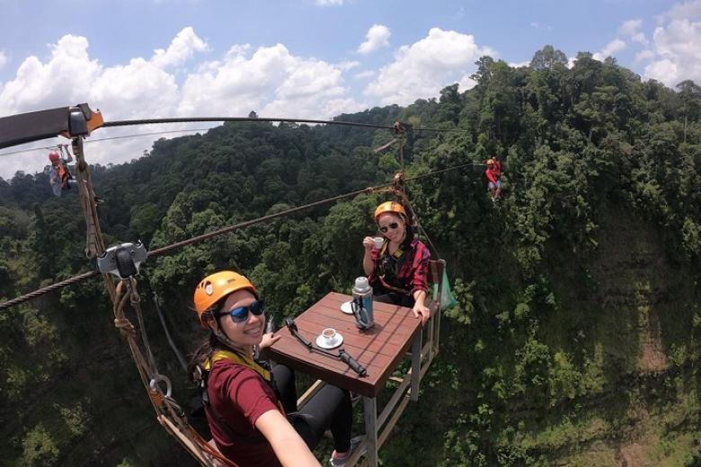 Trải nghiệm leo zipline ở thác Tad Fane