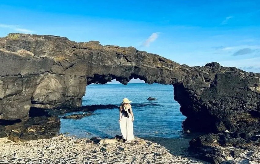 Cổng Tò Vò Lý Sơn