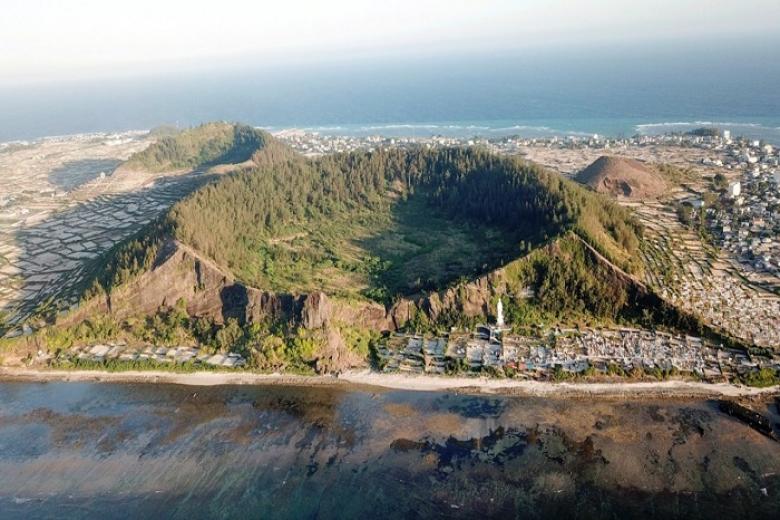 Miệng núi lửa Thới Lới