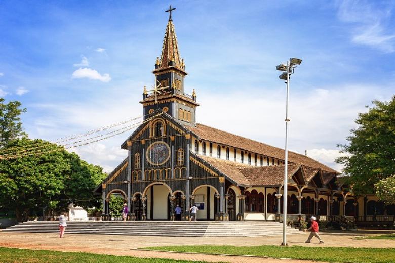 Nhà Thờ Gỗ Kom Tum