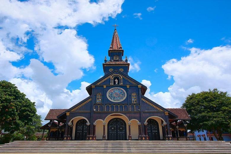 Nhà Thờ Gỗ Kom Tum