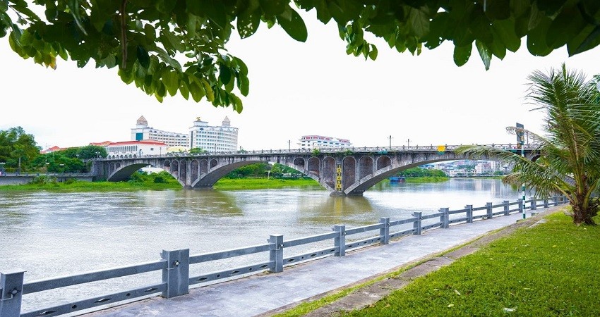 Cầu Hữu Nghị Bắc Luân