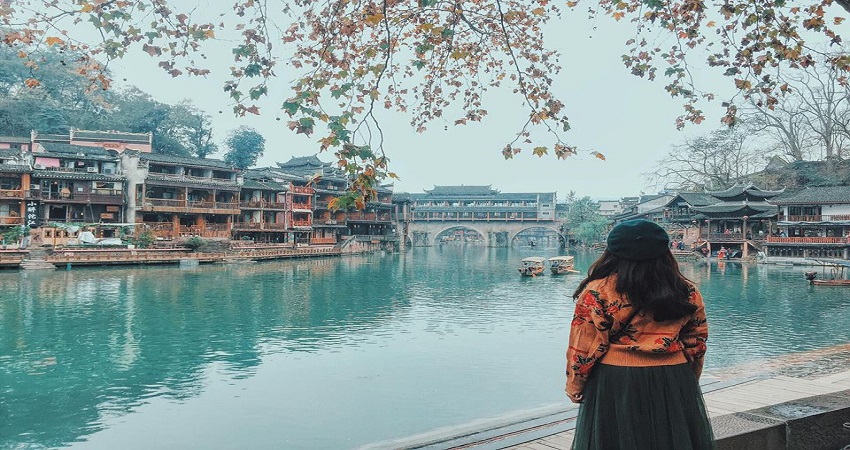 Phượng Hoàng Cổ Trấn