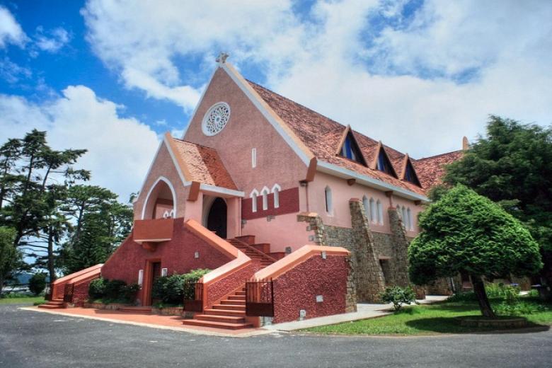 Nhà thờ Domaine De Marie