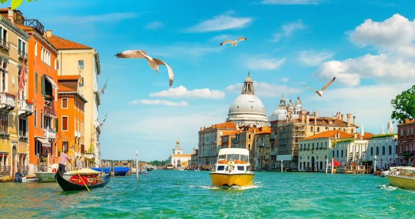 Trải nghiệm đi thuyền gondola tại Venice