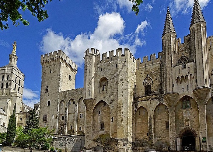 Tòa lâu đài Palais des Papes
