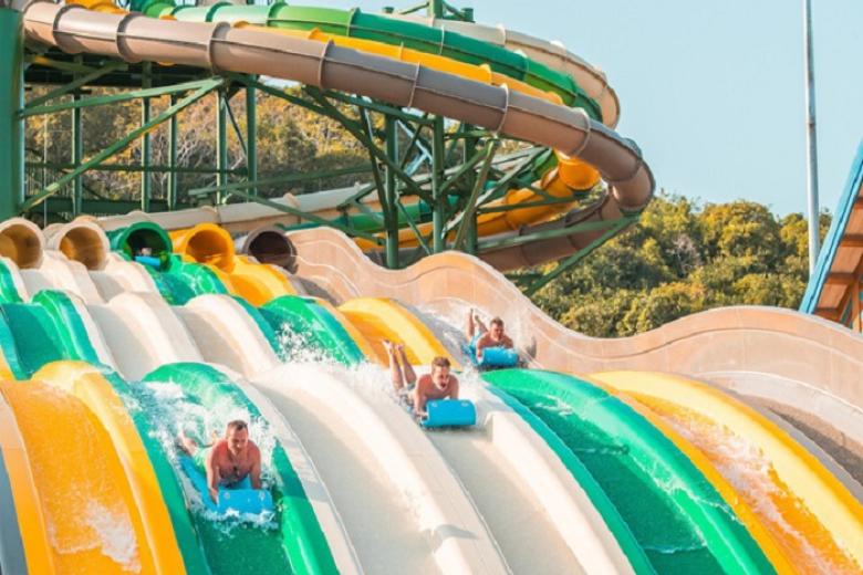 Công viên nước Aquatopia Water Park