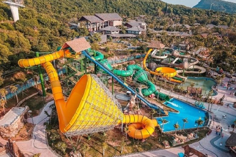 Công viên nước Aquatopia Water Park
