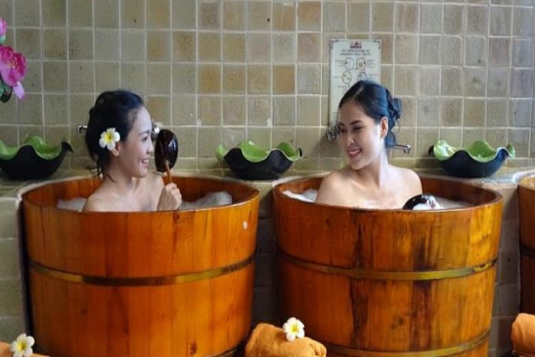 Tắm lá thuốc Dao đỏ