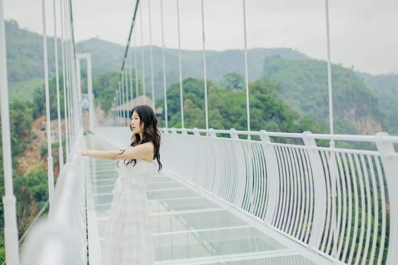 Cầu kính Bạch Long