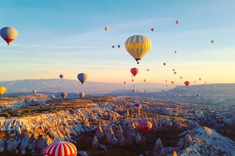 Chiêm ngưỡng cảnh bình minh ở Cappadocia trên khinh khí cầu và tận hưởng một quang cảnh vô cùng độc đáo