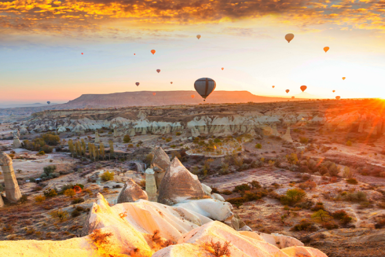 Chiêm ngưỡng cảnh bình minh ở Cappadocia trên khinh khí cầu và tận hưởng một quang cảnh vô cùng độc đáo