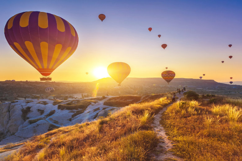 Chiêm ngưỡng cảnh bình minh ở Cappadocia trên khinh khí cầu và tận hưởng một quang cảnh vô cùng độc đáo