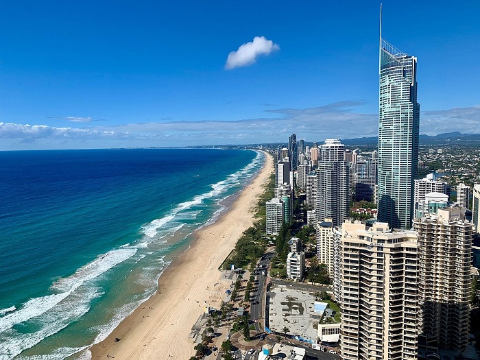 Bãi biển Surfers Paradise 