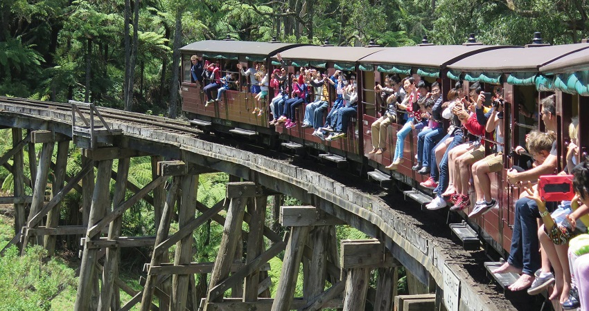 Trải nghiệm tàu hơi nước Puffing Billy tại Công viên Quốc gia Dandenong