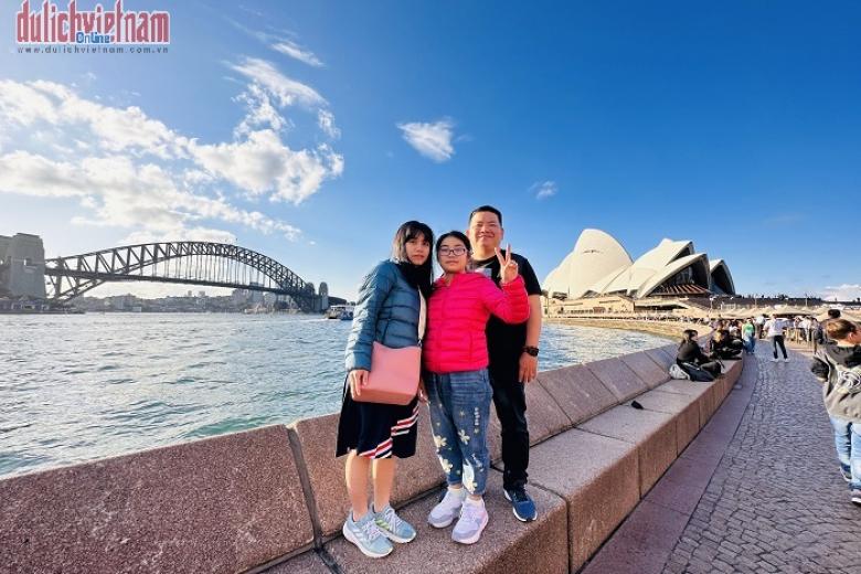 Khách chụp ảnh lưu niệm