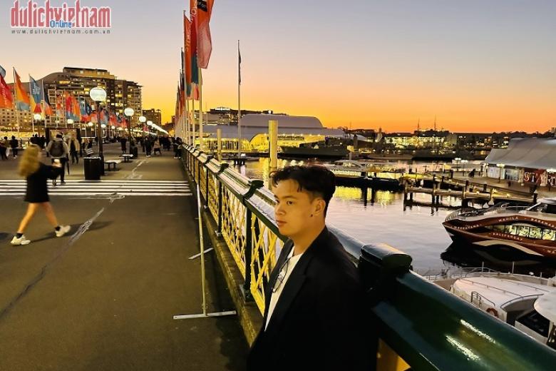 Khách chụp ảnh lưu niệm