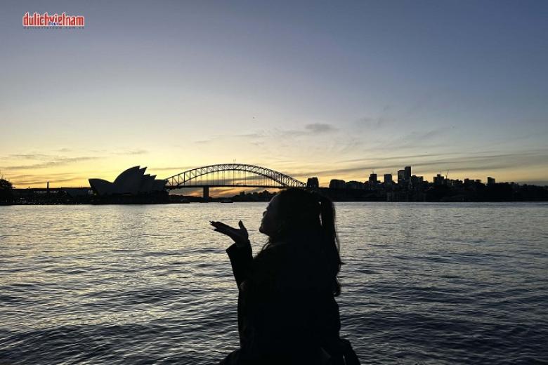 Khách chụp ảnh lưu niệm