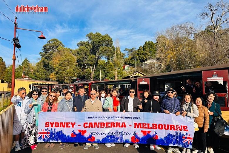 Khách chụp ảnh lưu niệm