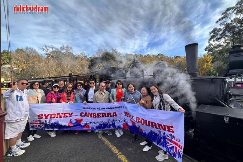 Khách chụp ảnh lưu niệm