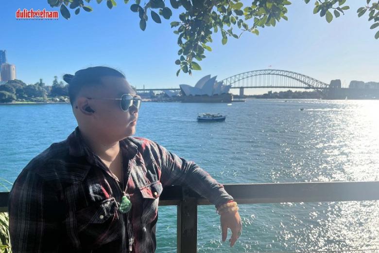 Khách chụp ảnh lưu niệm