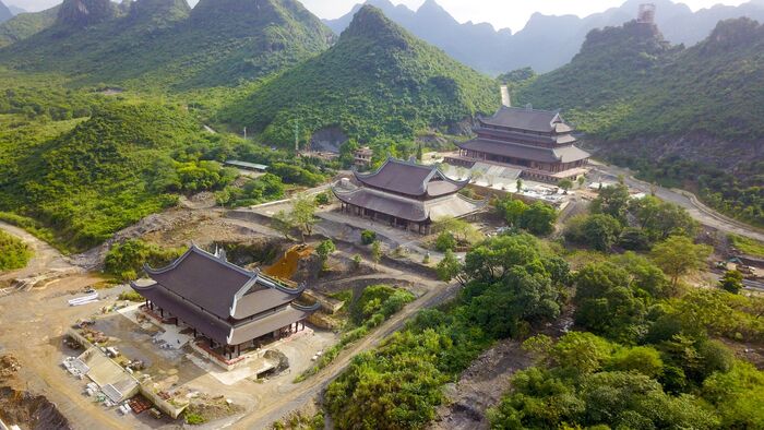 Tour du lịch Hà Nam - Toàn cảnh chùa Tam Chúc rộng lớn nhìn từ trên cao