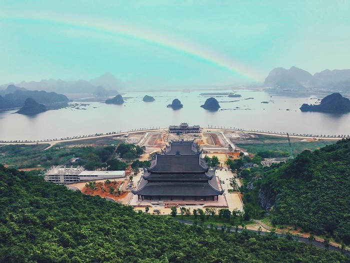Tour du lịch Hà Nam - Hồ Tam Chúc được ví như “Hạ Long trên cạn”