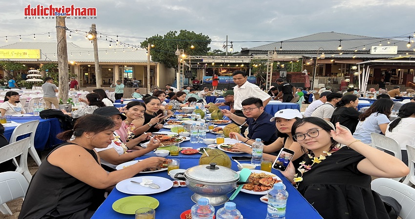 Thưởng thức bữa tối BBQ hải sản trên bãi biển Jimbaran