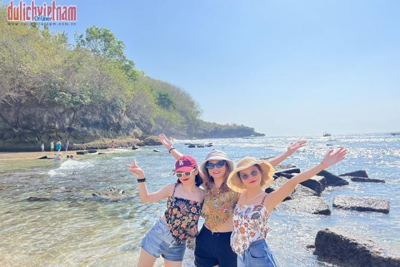 Khách chụp ảnh lưu niệm