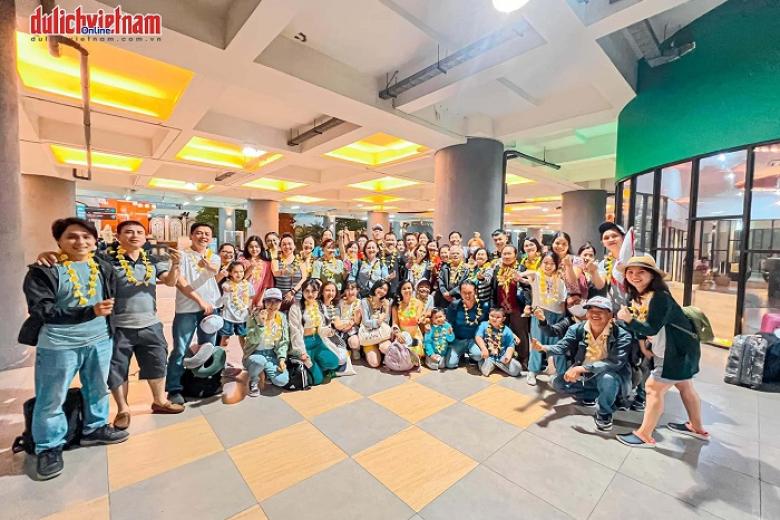 Khách chụp ảnh lưu niệm trong đoàn Bali