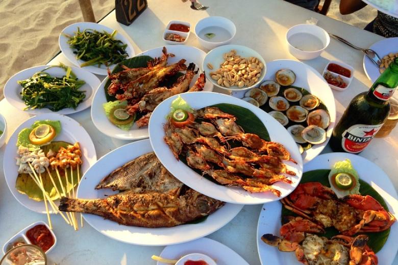 Thưởng thức ẩm thực ở bãi biển Jimbaran