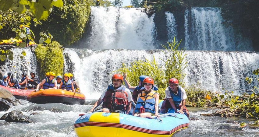 Chèo thuyền vượt thác White Rafting