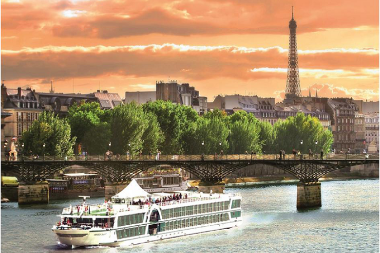 Lên du thuyền, khám phá dòng sông Seine thơ mộng
