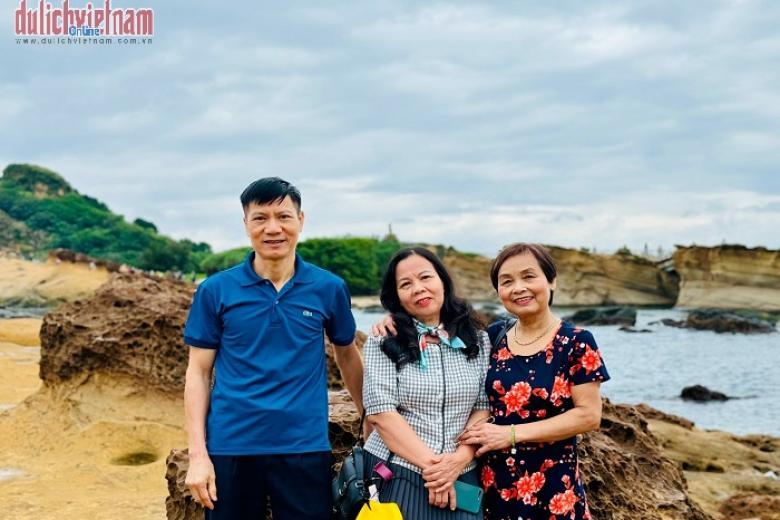 Khách chụp ảnh lưu niệm