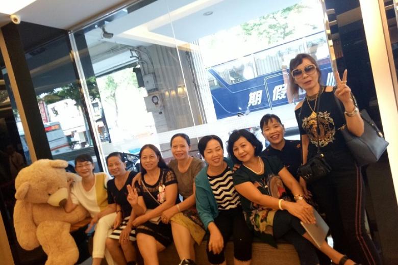 Khách chụp ảnh lưu niệm