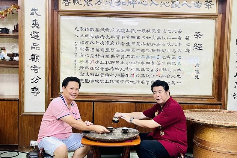 Khách chụp ảnh lưu niệm