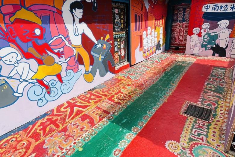 Khách chụp ảnh lưu niệm