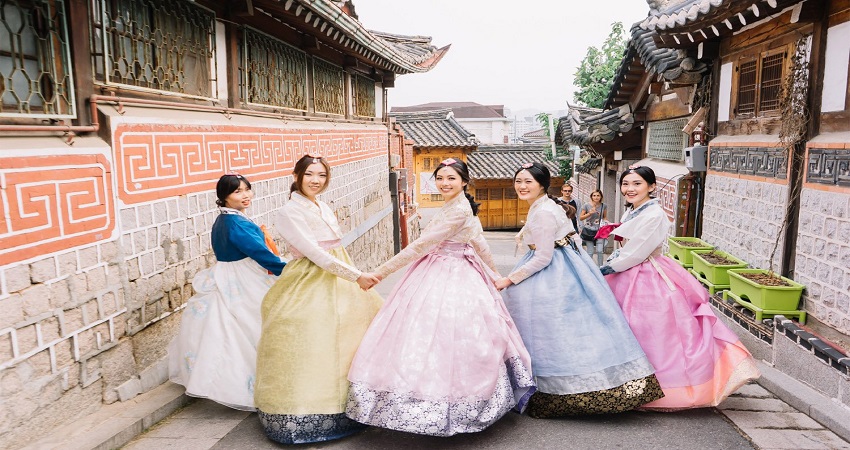 Mặc đồ Hanbok 
