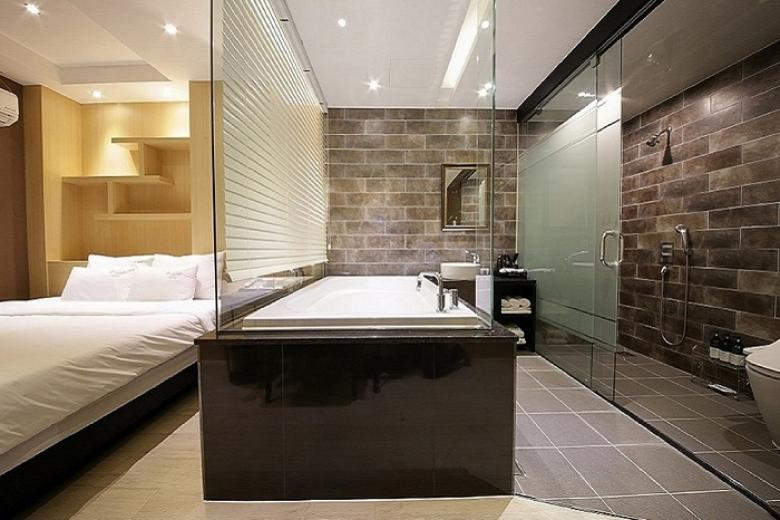 Almond Hotel