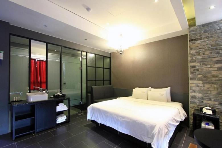 Almond Hotel