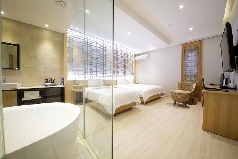 Almond Hotel